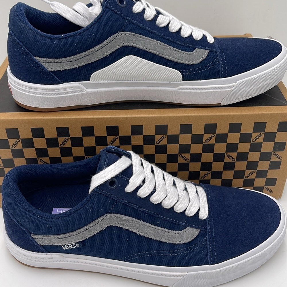 Vans Men’s Blue and White Sneakers Bmx Old Skool
Navy/White
VN0005UZNAV - Picture 4 of 16